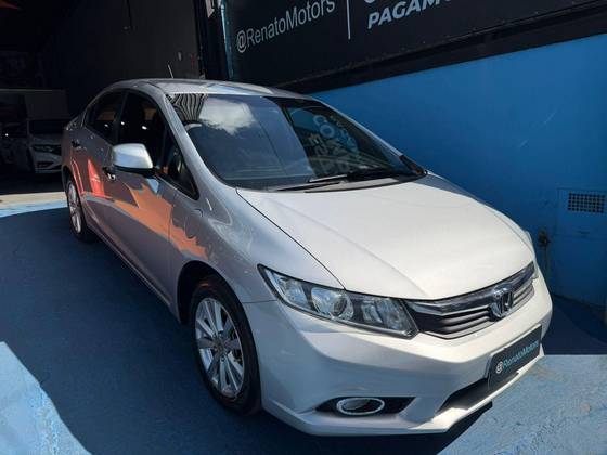 HONDA CIVIC 1.8 LXS 16V FLEX 4P AUTOMÁTICO HONDA CIVIC 1.8 LXS 16V FLEX 4P AUTOMÁTICO